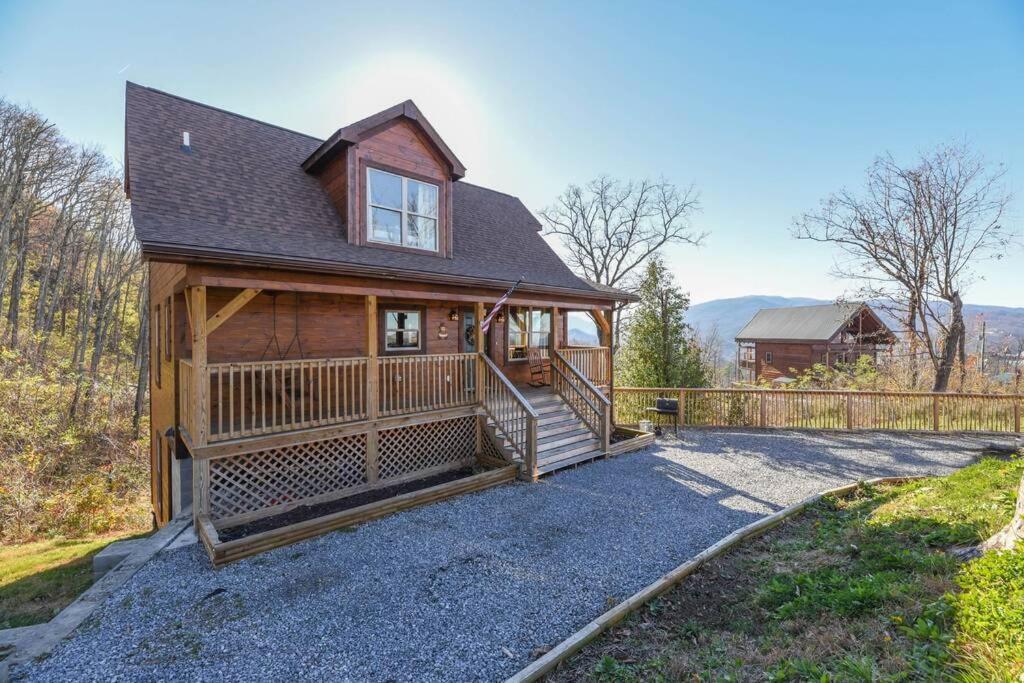Walnut Ridge Cabin. Sleeps 7-11! Hot Tub, Pool Table, Minutes To Downtown Gatlinburg! Extérieur photo