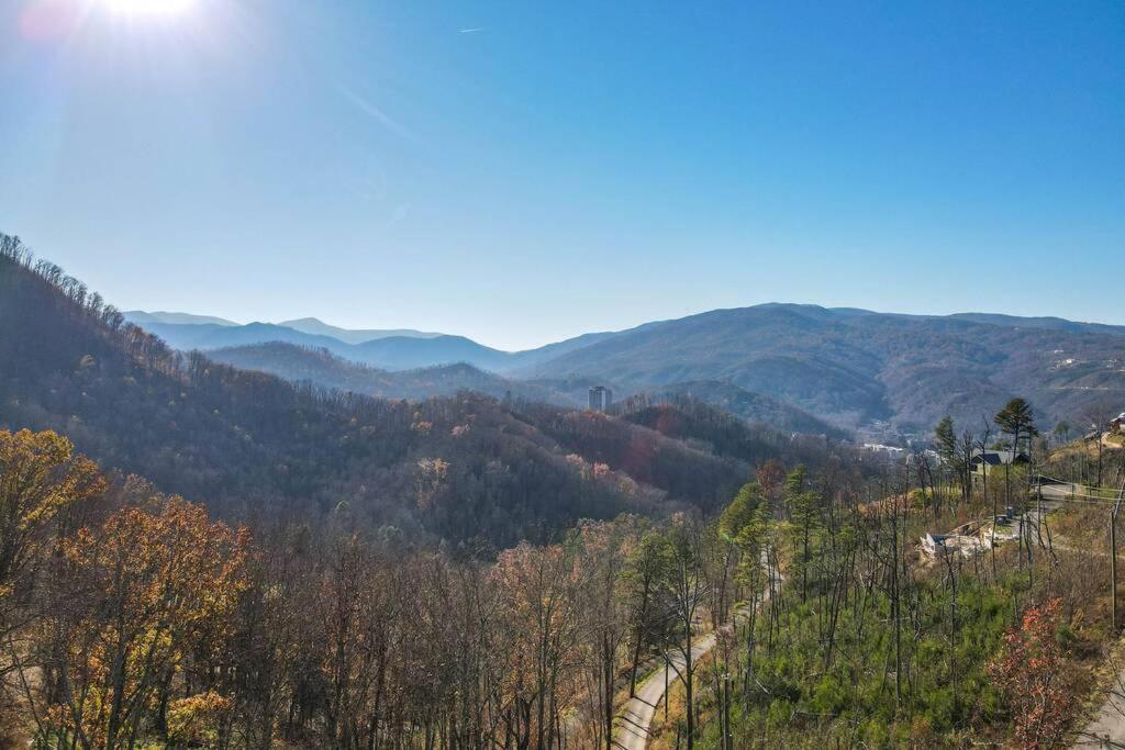Walnut Ridge Cabin. Sleeps 7-11! Hot Tub, Pool Table, Minutes To Downtown Gatlinburg! Extérieur photo