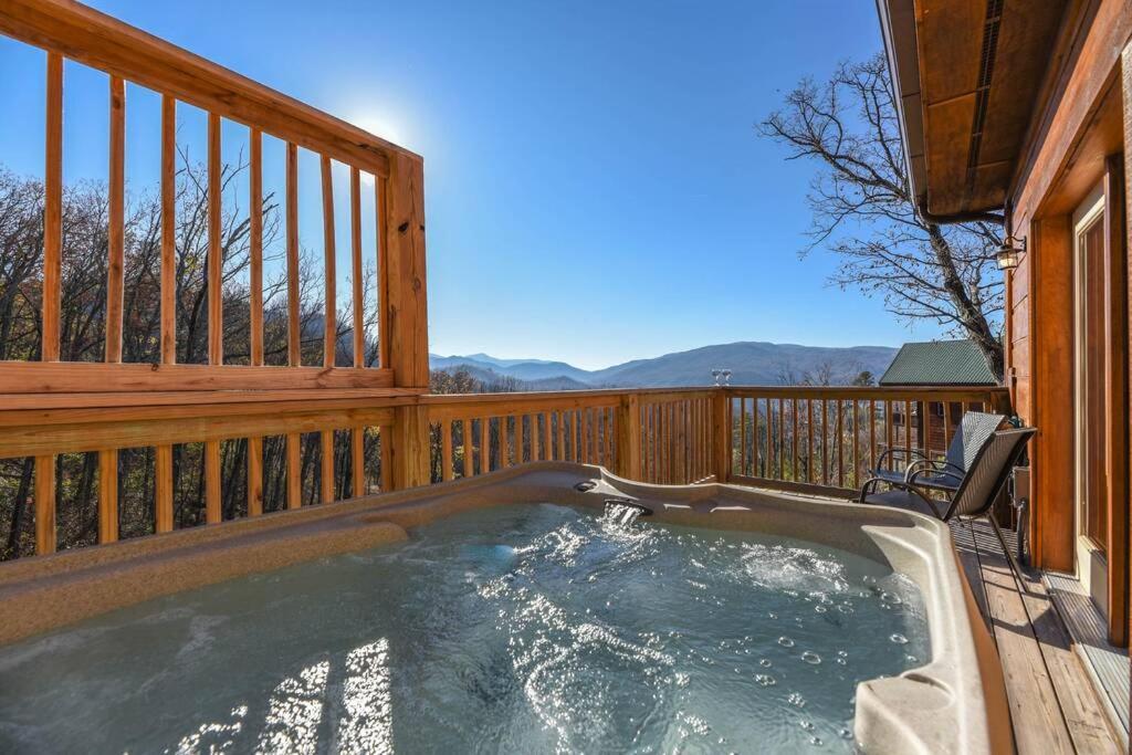 Walnut Ridge Cabin. Sleeps 7-11! Hot Tub, Pool Table, Minutes To Downtown Gatlinburg! Extérieur photo