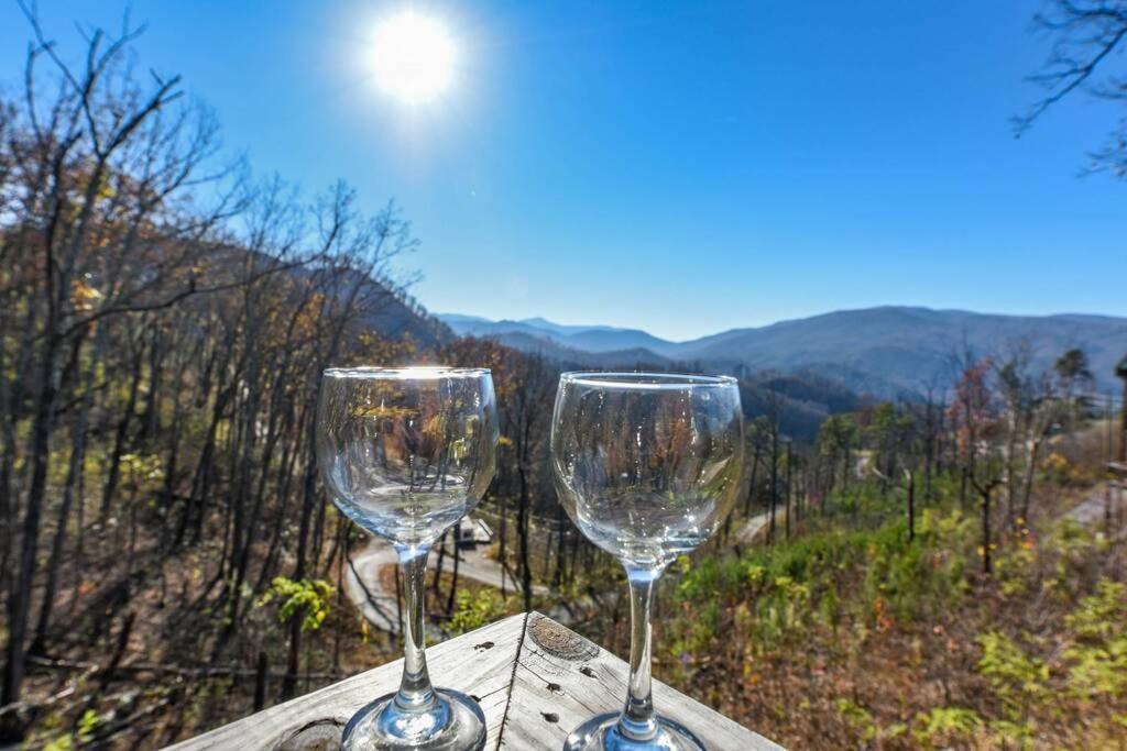 Walnut Ridge Cabin. Sleeps 7-11! Hot Tub, Pool Table, Minutes To Downtown Gatlinburg! Extérieur photo
