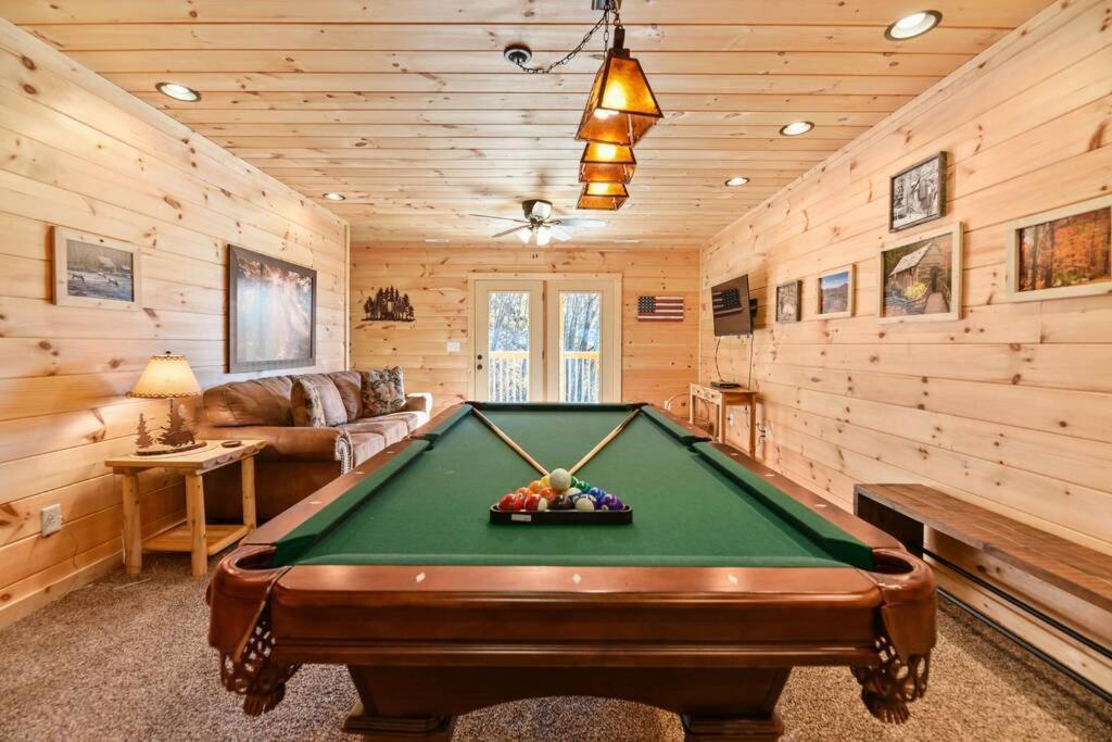 Walnut Ridge Cabin. Sleeps 7-11! Hot Tub, Pool Table, Minutes To Downtown Gatlinburg! Extérieur photo