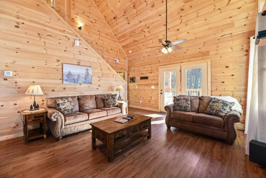 Walnut Ridge Cabin. Sleeps 7-11! Hot Tub, Pool Table, Minutes To Downtown Gatlinburg! Extérieur photo