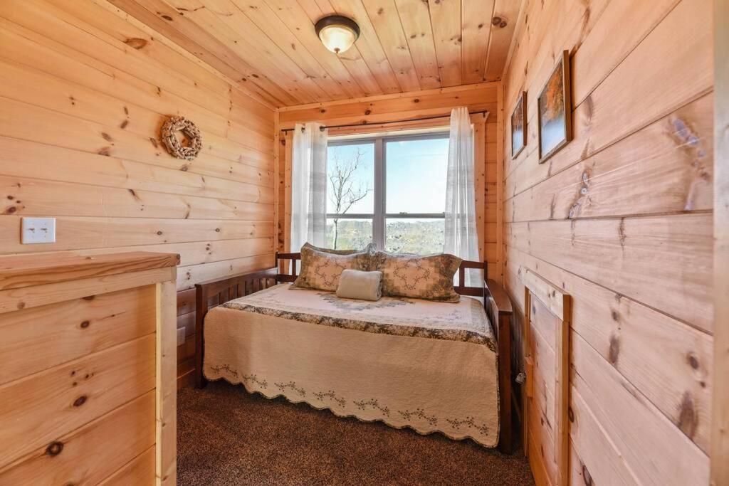Walnut Ridge Cabin. Sleeps 7-11! Hot Tub, Pool Table, Minutes To Downtown Gatlinburg! Extérieur photo