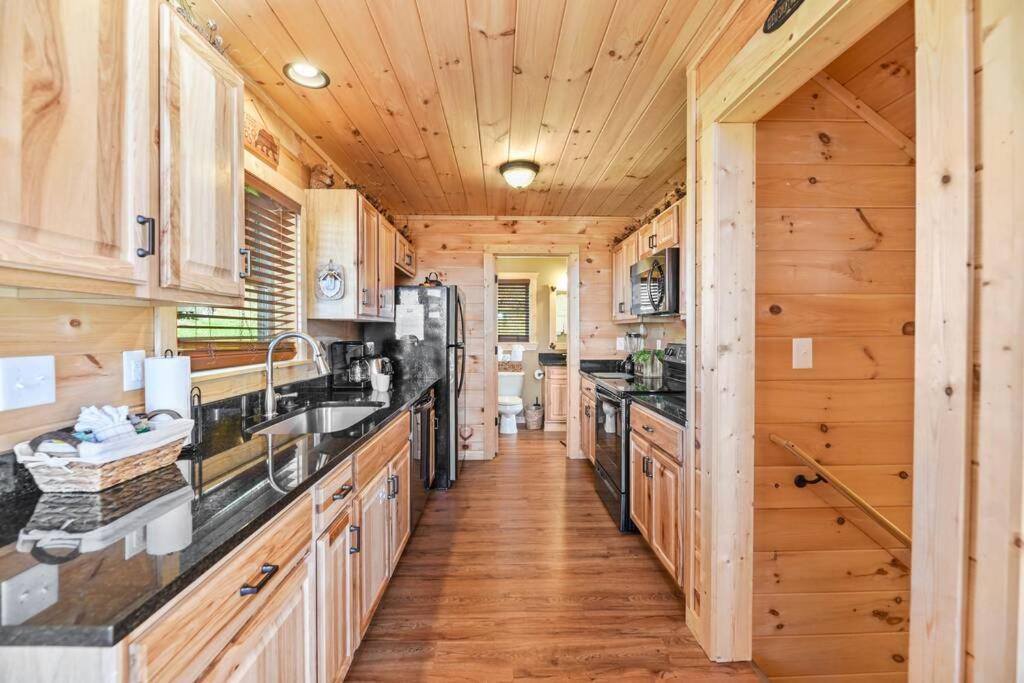 Walnut Ridge Cabin. Sleeps 7-11! Hot Tub, Pool Table, Minutes To Downtown Gatlinburg! Extérieur photo