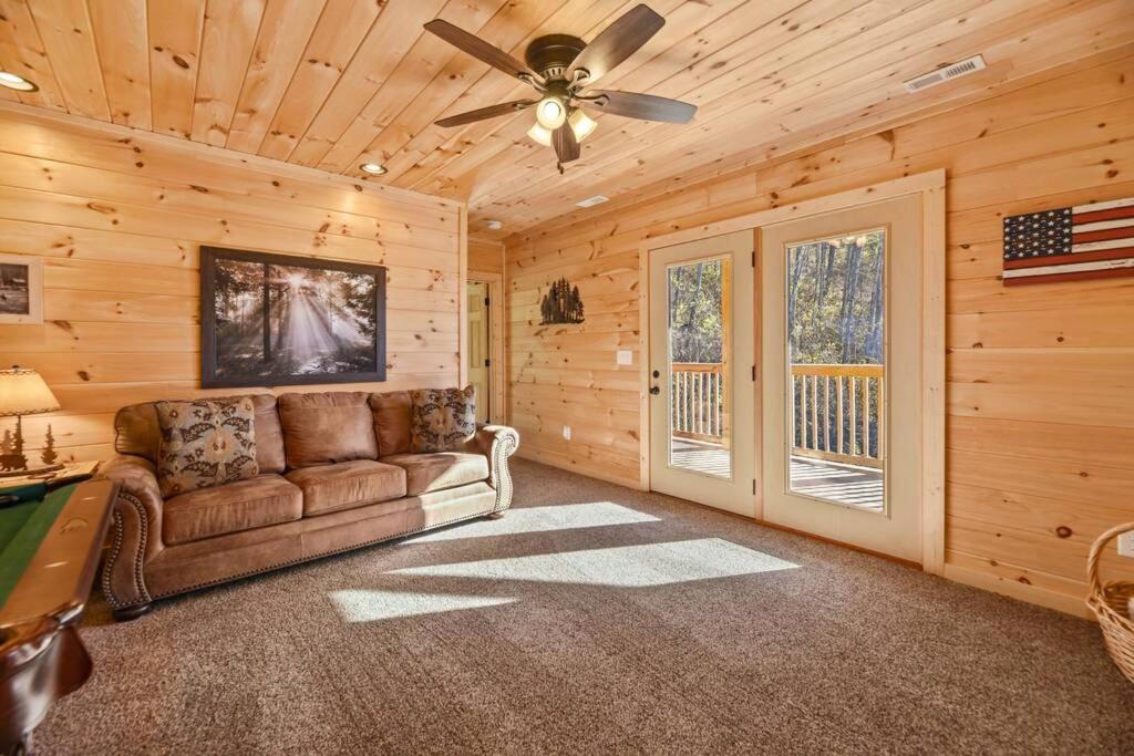 Walnut Ridge Cabin. Sleeps 7-11! Hot Tub, Pool Table, Minutes To Downtown Gatlinburg! Extérieur photo